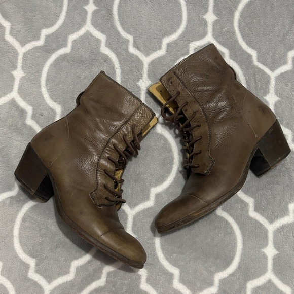 Frye Shoes - Frye Brown Leather lace up heeled Ankle Boots